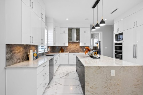 3291 Ullsmore Avenue, Richmond, BC - Indoor Photo Showing Kitchen With Upgraded Kitchen