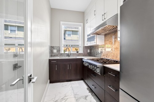 3291 Ullsmore Avenue, Richmond, BC - Indoor Photo Showing Kitchen With Upgraded Kitchen