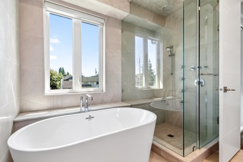 3291 Ullsmore Avenue, Richmond, BC - Indoor Photo Showing Bathroom