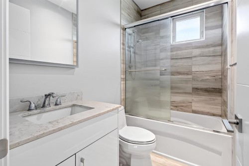 3291 Ullsmore Avenue, Richmond, BC - Indoor Photo Showing Bathroom