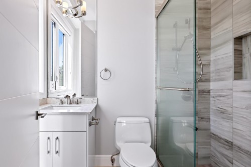 3291 Ullsmore Avenue, Richmond, BC - Indoor Photo Showing Bathroom