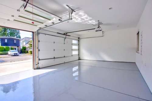 3291 Ullsmore Avenue, Richmond, BC - Indoor Photo Showing Garage