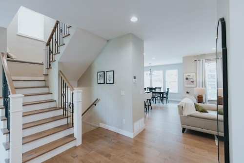 164 Sycamore Drive, Port Moody, BC - Indoor Photo Showing Other Room