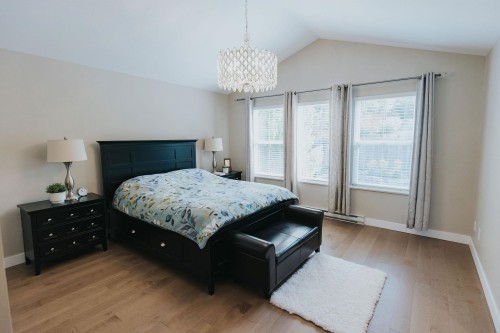 164 Sycamore Drive, Port Moody, BC - Indoor Photo Showing Bedroom