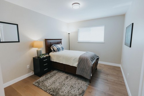 164 Sycamore Drive, Port Moody, BC - Indoor Photo Showing Bedroom
