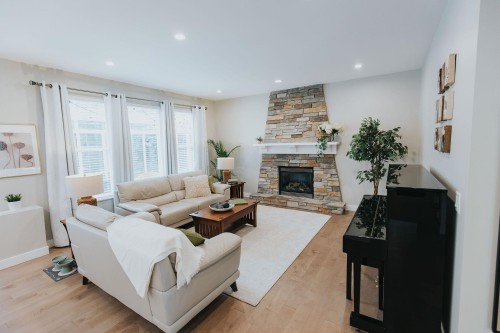 164 Sycamore Drive, Port Moody, BC - Indoor Photo Showing Living Room With Fireplace