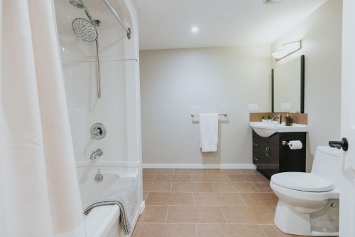 164 Sycamore Drive, Port Moody, BC - Indoor Photo Showing Bathroom
