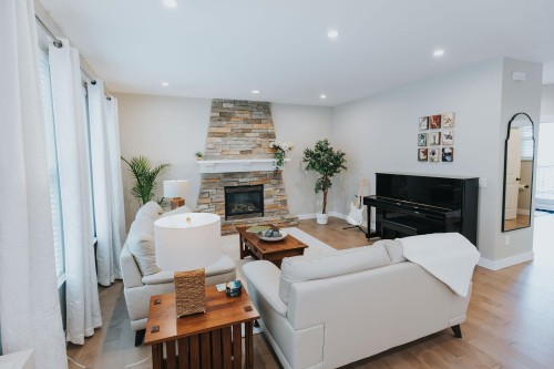 164 Sycamore Drive, Port Moody, BC - Indoor Photo Showing Living Room With Fireplace