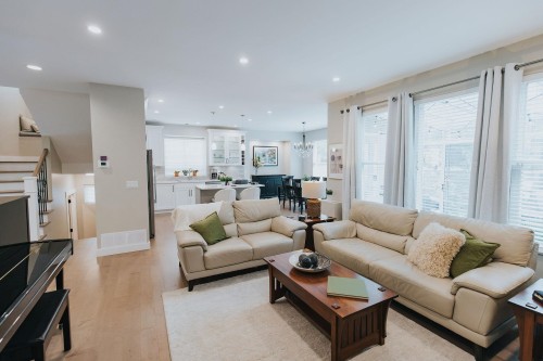 164 Sycamore Drive, Port Moody, BC - Indoor Photo Showing Living Room