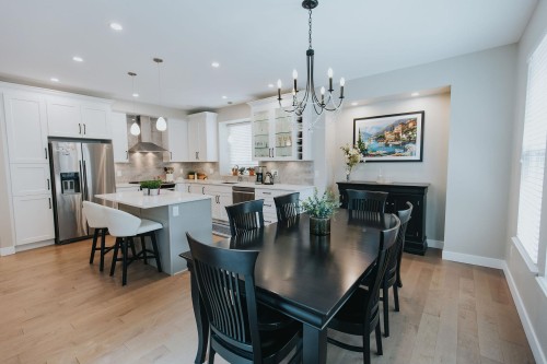 164 Sycamore Drive, Port Moody, BC - Indoor Photo Showing Dining Room