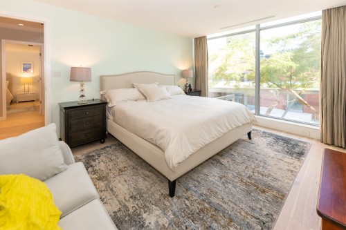 1163 Cordova Street W, Vancouver, BC - Indoor Photo Showing Bedroom