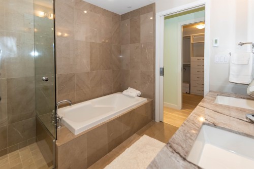 1163 Cordova Street W, Vancouver, BC - Indoor Photo Showing Bathroom