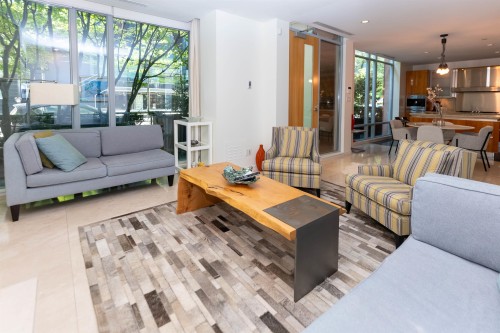 1163 Cordova Street W, Vancouver, BC - Indoor Photo Showing Living Room