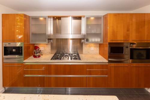 1163 Cordova Street W, Vancouver, BC - Indoor Photo Showing Kitchen