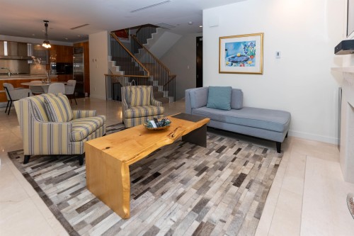 1163 Cordova Street W, Vancouver, BC - Indoor Photo Showing Living Room