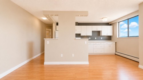 1607-145 St. Georges Avenue, North Vancouver, BC - Indoor Photo Showing Kitchen