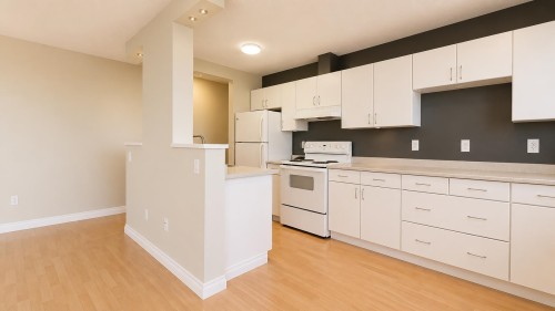 1607-145 St. Georges Avenue, North Vancouver, BC - Indoor Photo Showing Kitchen