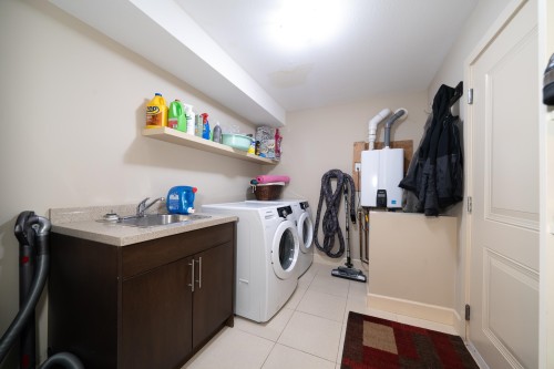 1353 Hames Crescent, Coquitlam, BC - Indoor Photo Showing Laundry Room