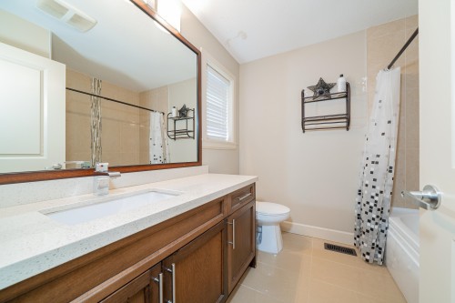 1353 Hames Crescent, Coquitlam, BC - Indoor Photo Showing Bathroom