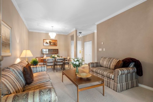 340-3098 Guildford Way, Coquitlam, BC - Indoor Photo Showing Living Room