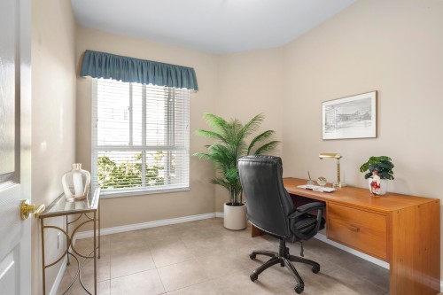 340-3098 Guildford Way, Coquitlam, BC - Indoor Photo Showing Office