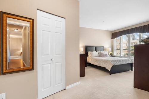 340-3098 Guildford Way, Coquitlam, BC - Indoor Photo Showing Bedroom