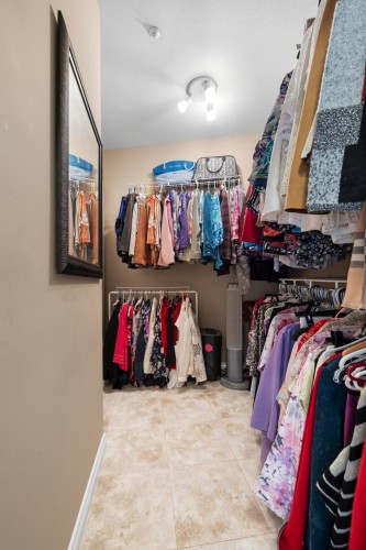 340-3098 Guildford Way, Coquitlam, BC - Indoor With Storage