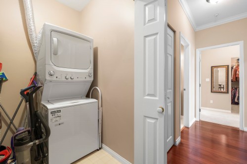 340-3098 Guildford Way, Coquitlam, BC - Indoor Photo Showing Laundry Room