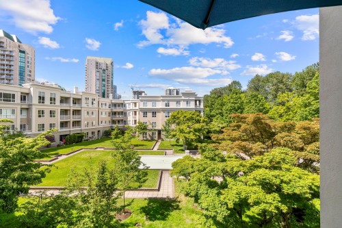 340-3098 Guildford Way, Coquitlam, BC - Outdoor