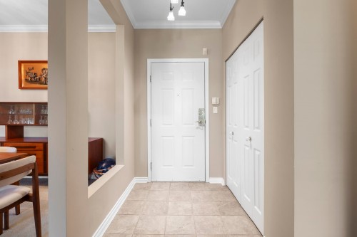 340-3098 Guildford Way, Coquitlam, BC - Indoor Photo Showing Other Room