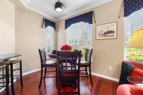 340-3098 Guildford Way, Coquitlam, BC - Indoor Photo Showing Dining Room