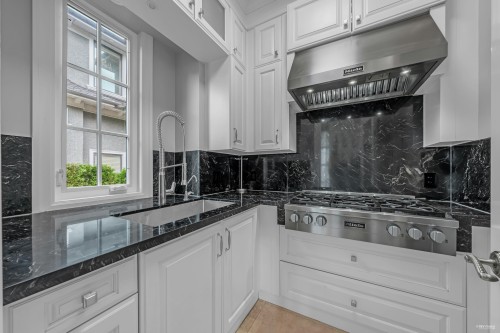 6011 Adera Street, Vancouver, BC - Indoor Photo Showing Kitchen