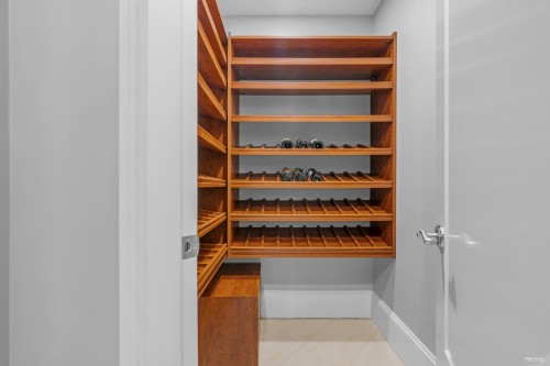 6011 Adera Street, Vancouver, BC - Indoor