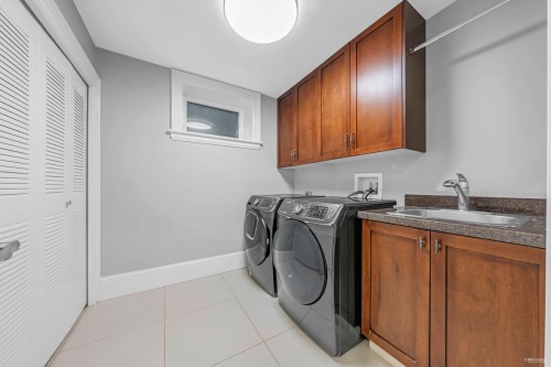6011 Adera Street, Vancouver, BC - Indoor Photo Showing Laundry Room