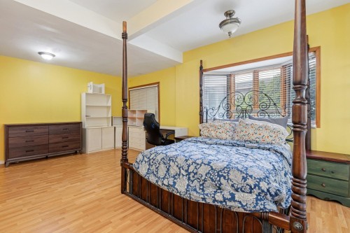 556 Ballantree Road, West Vancouver, BC - Indoor Photo Showing Bedroom