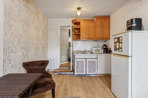 556 Ballantree Road, West Vancouver, BC - Indoor Photo Showing Kitchen