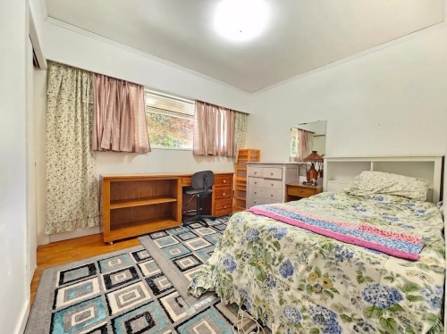 435 E Osborne Road, North Vancouver, BC - Indoor Photo Showing Bedroom
