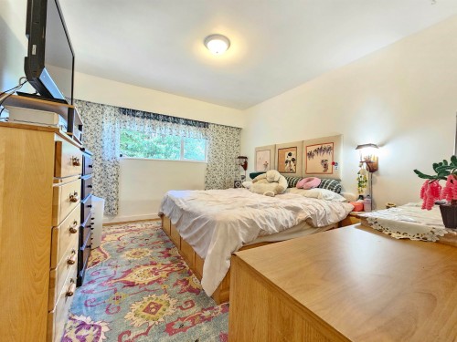 435 E Osborne Road, North Vancouver, BC - Indoor Photo Showing Bedroom