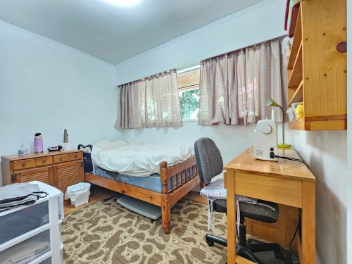 435 E Osborne Road, North Vancouver, BC - Indoor Photo Showing Bedroom
