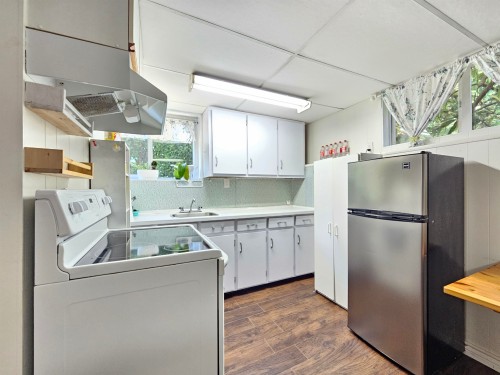 435 E Osborne Road, North Vancouver, BC - Indoor Photo Showing Laundry Room