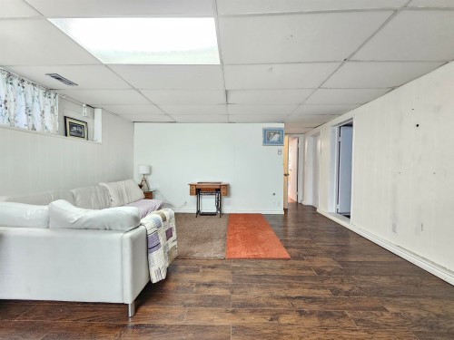 435 E Osborne Road, North Vancouver, BC - Indoor Photo Showing Other Room