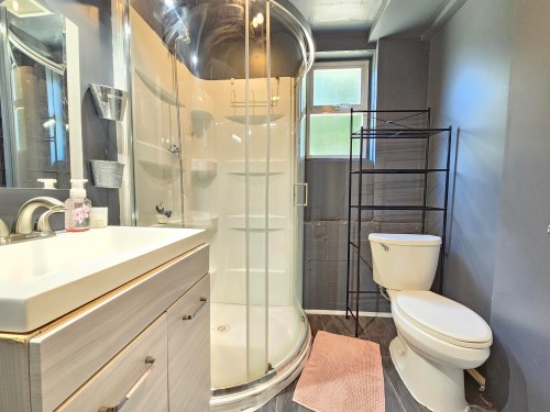 435 E Osborne Road, North Vancouver, BC - Indoor Photo Showing Bathroom