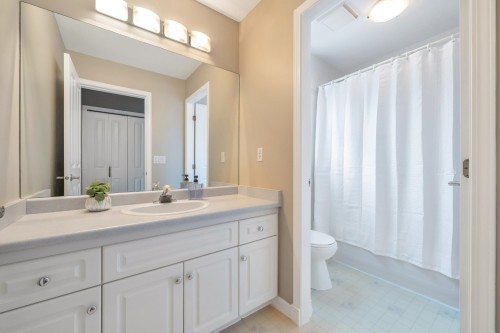 22765 126B Avenue, Maple Ridge, BC - Indoor Photo Showing Bathroom