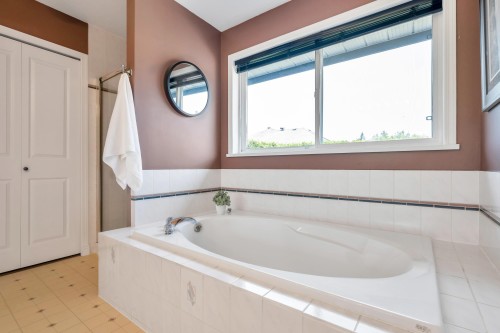 22765 126B Avenue, Maple Ridge, BC - Indoor Photo Showing Bathroom