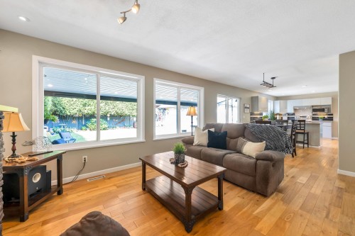22765 126B Avenue, Maple Ridge, BC - Indoor Photo Showing Living Room