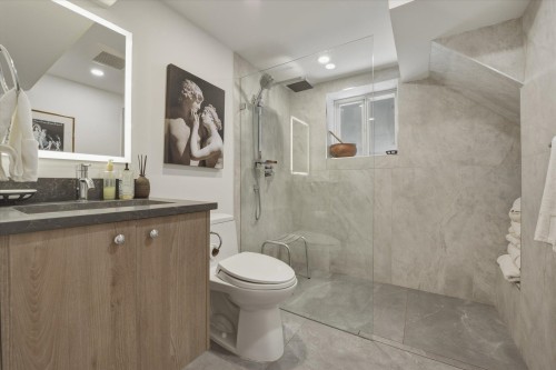647 Prior Street, Vancouver, BC - Indoor Photo Showing Bathroom
