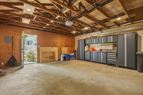 647 Prior Street, Vancouver, BC - Indoor Photo Showing Garage