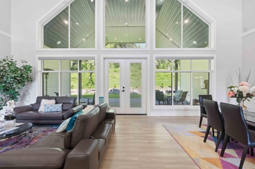 27107 River Road, Maple Ridge, BC - Indoor Photo Showing Living Room