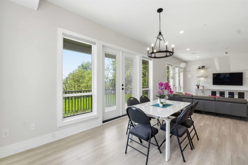 27107 River Road, Maple Ridge, BC - Indoor