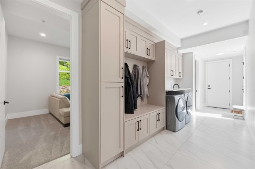 27107 River Road, Maple Ridge, BC - Indoor Photo Showing Laundry Room